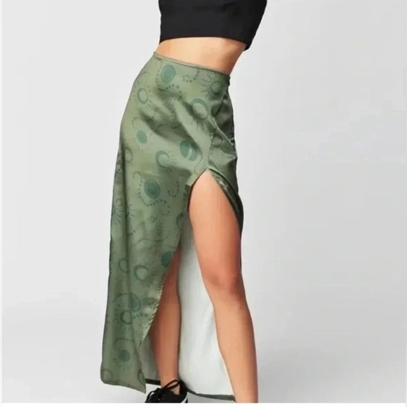 Free People Serena Slim Maxi Skirt Moon Celestial Green Olive Combo Satin 8 - Picture 1 of 16